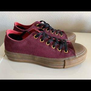 Custom Platform Converse, low top, 8,5W . Burgundy . Gently used